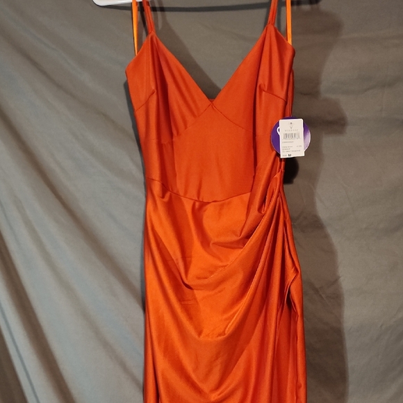 Windsor Dresses & Skirts - Windsor NWT Dress With Slit